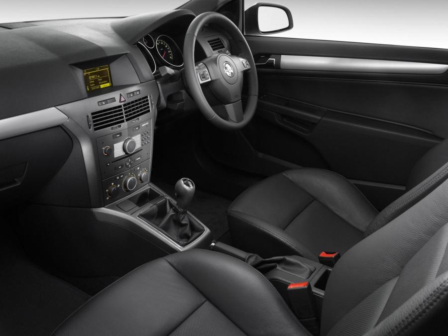  Holden Astra 3-Door 2005 года  (фото 8 из 13)